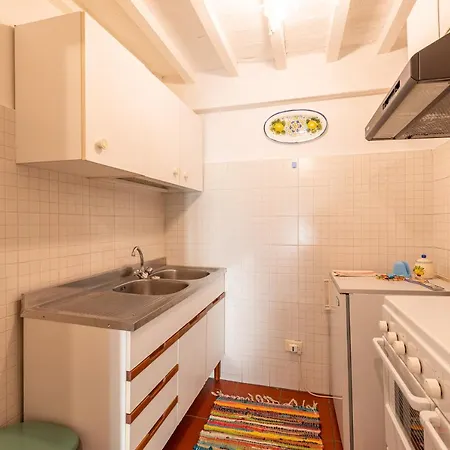 Residenza D'epoca Alcova Лучиньяно